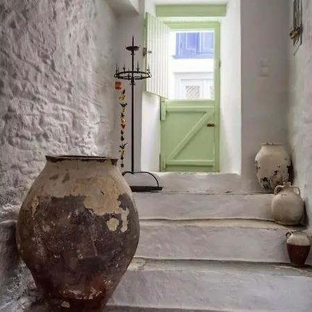 Stunning House In Castle Settlement Ano Syros
